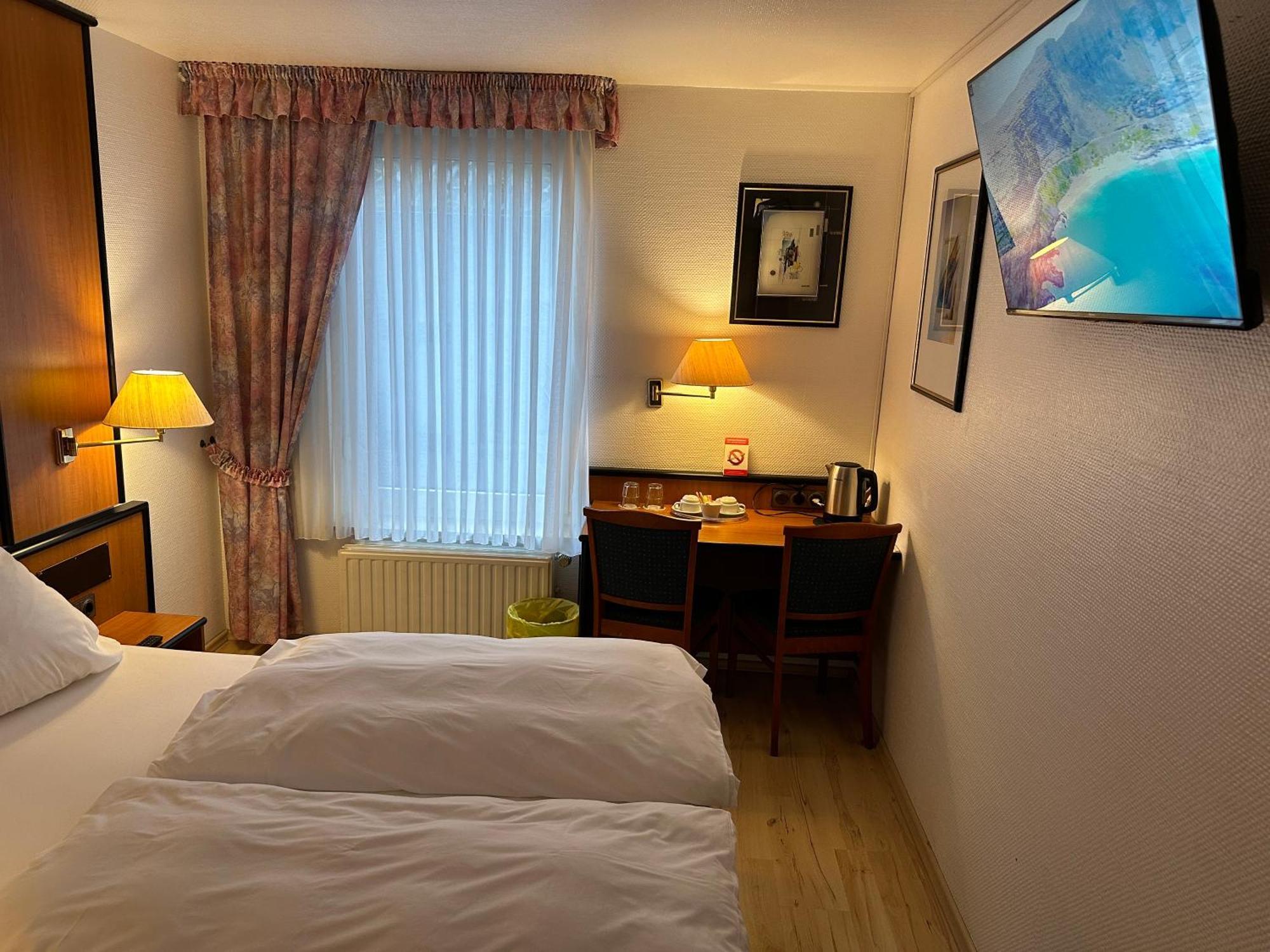Hotel Zur Post Dabringhausen - Contactless Self Check-In แวร์เมลสเคียร์เคน ภายนอก รูปภาพ