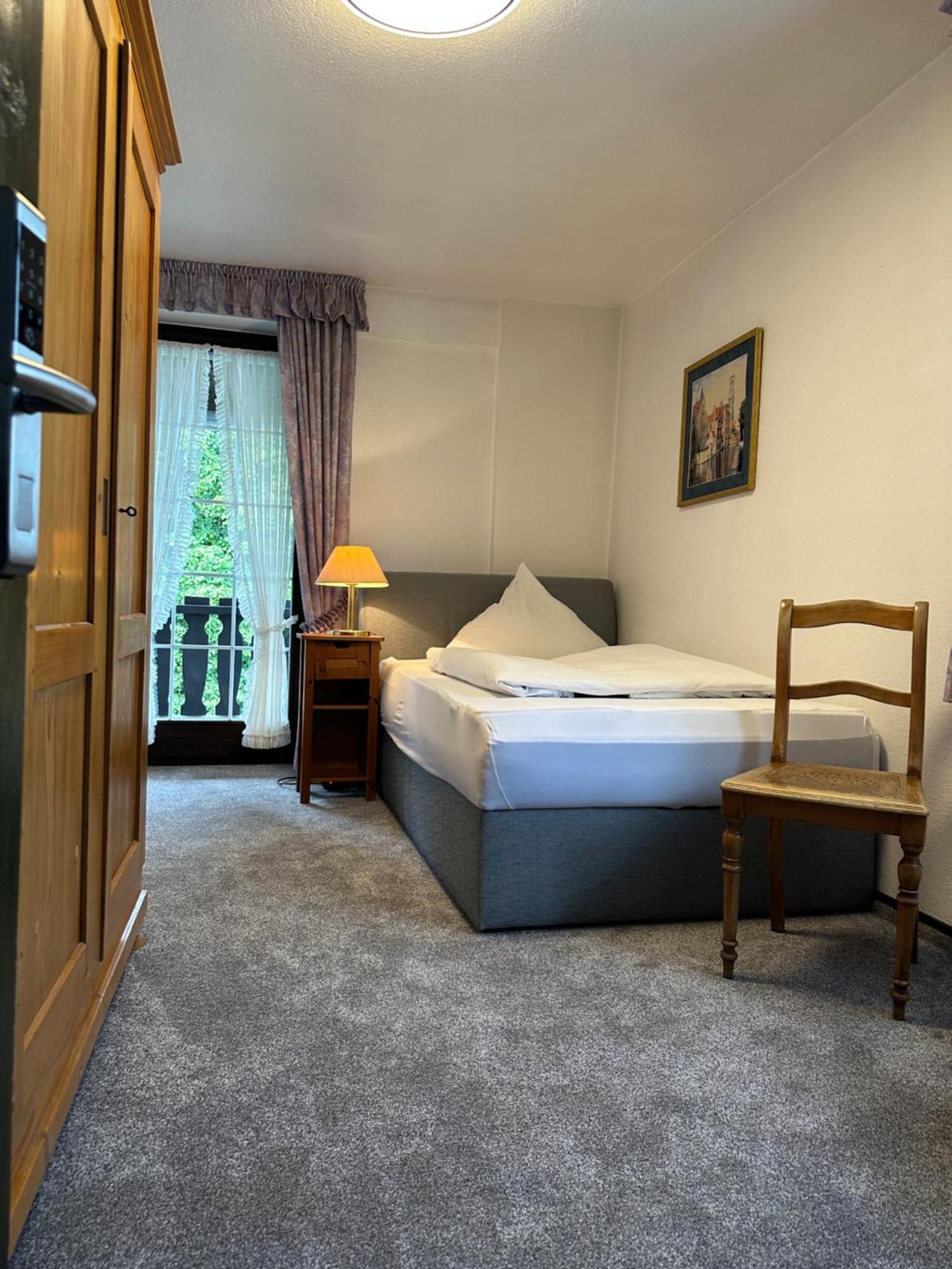 Hotel Zur Post Dabringhausen - Contactless Self Check-In แวร์เมลสเคียร์เคน ภายนอก รูปภาพ